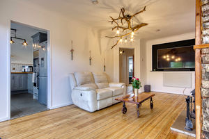 Lounge/Diner- click for photo gallery